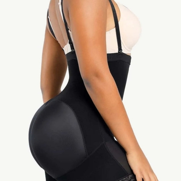 Leonisa's Black Boyshort Contour Shaper - Picture 5 of 7